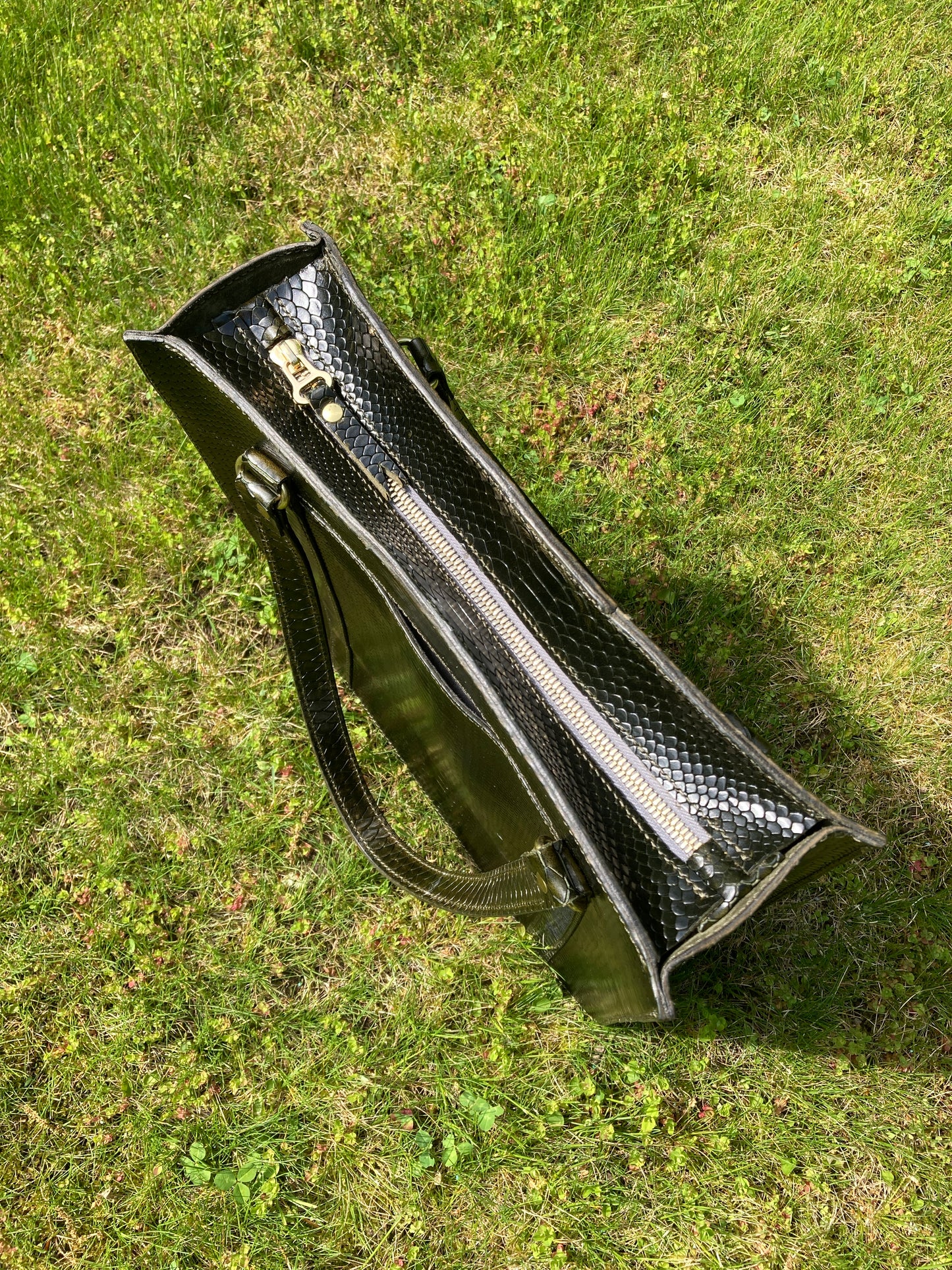 Metropolitan Tote in Emerald snake print